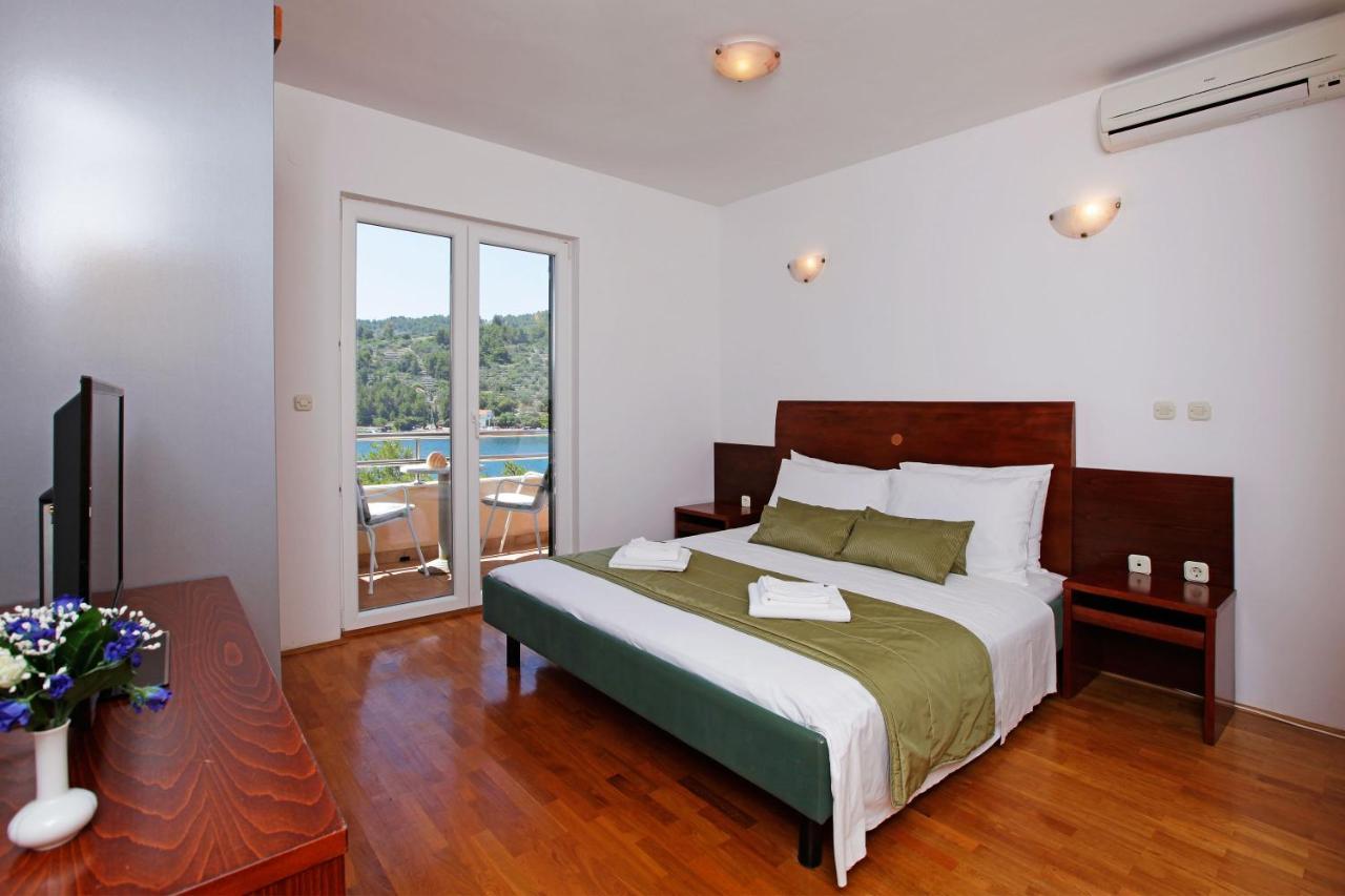 Apartments Vala Vela Luka Ngoại thất bức ảnh
