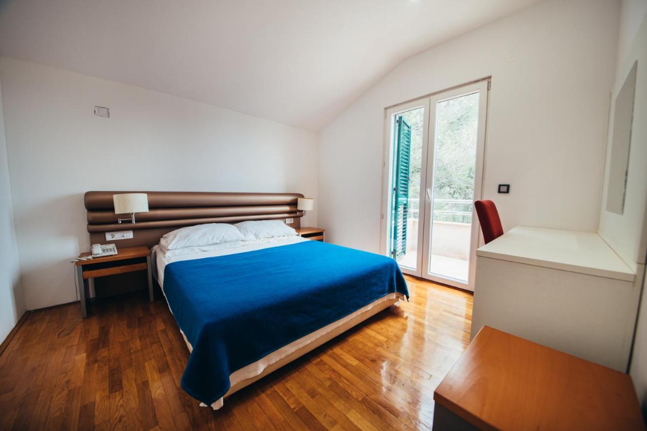 Apartments Vala Vela Luka Ngoại thất bức ảnh