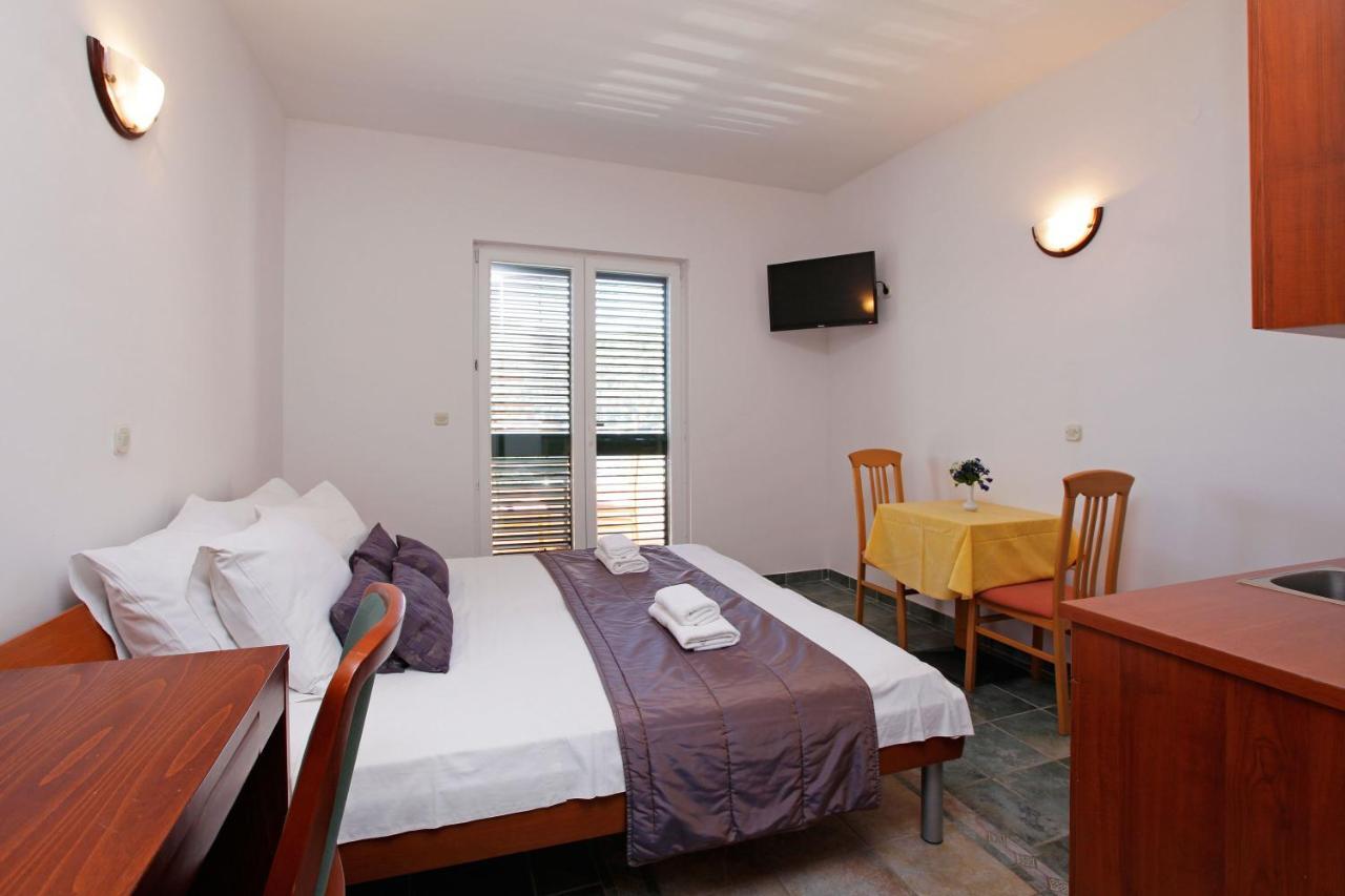 Apartments Vala Vela Luka Ngoại thất bức ảnh