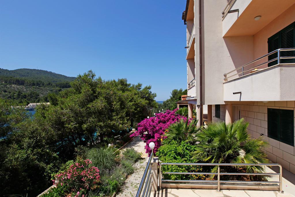 Apartments Vala Vela Luka Ngoại thất bức ảnh
